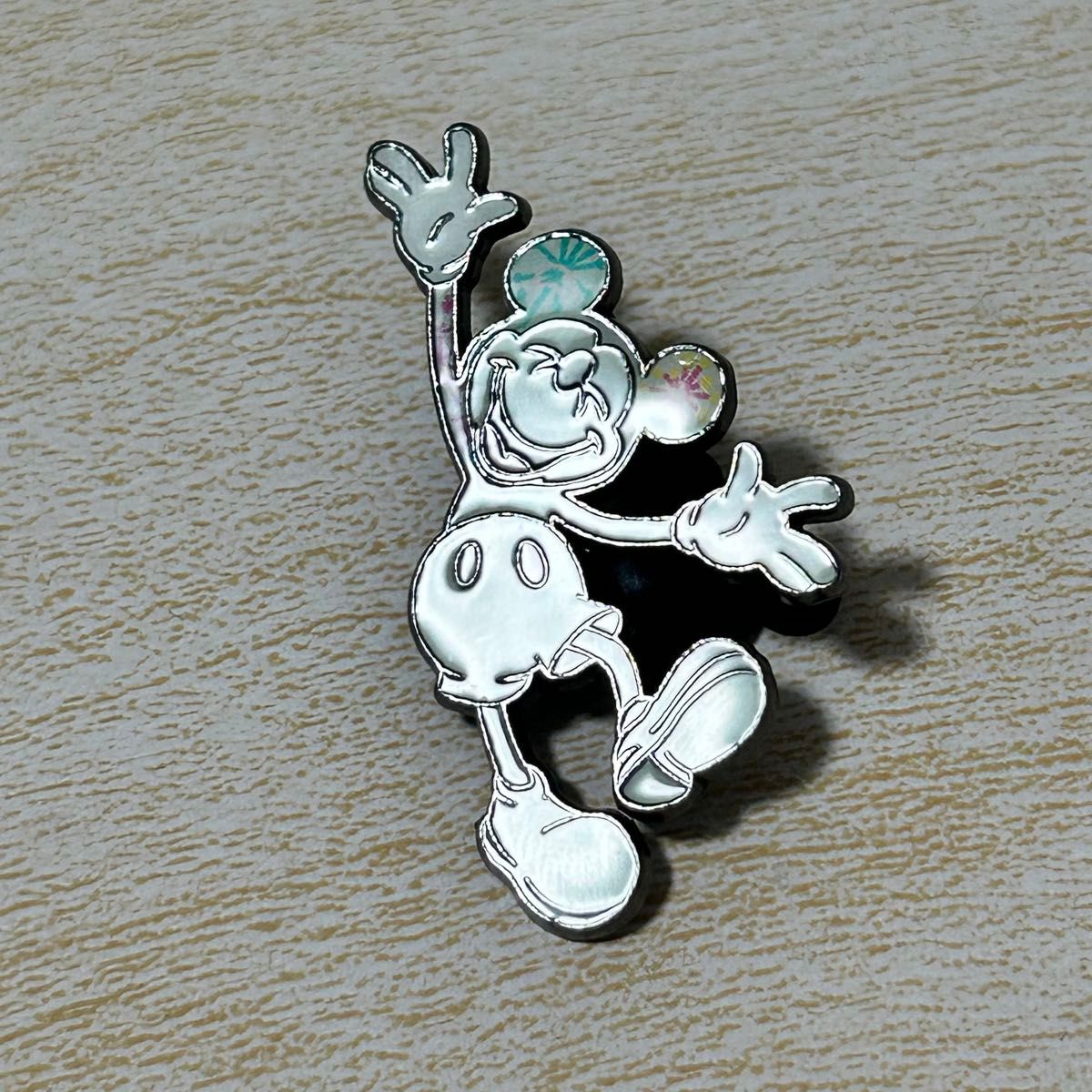 海外ディズニー ピンバッジ 喜ぶミッキー ミッキーマウス・メモリーズ