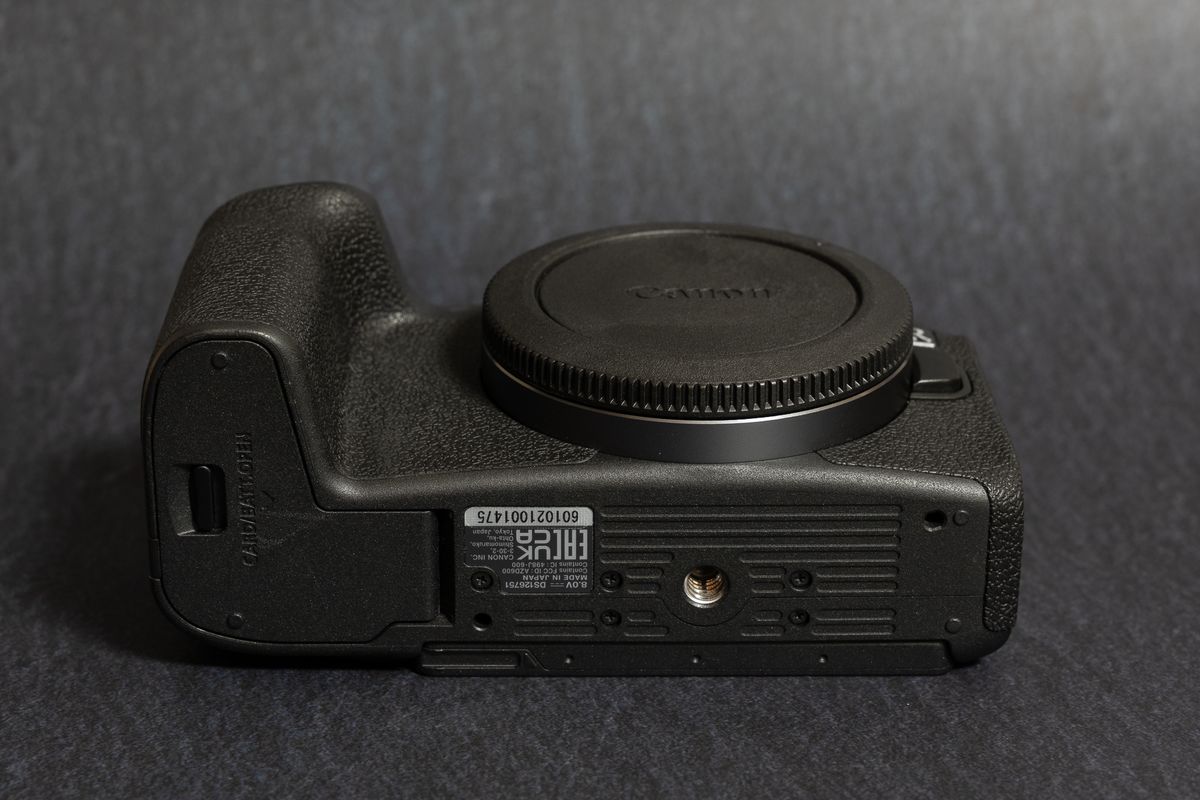 極美品】CANON EOS RP ボディ（純正予備バッテリー付き）｜Yahoo