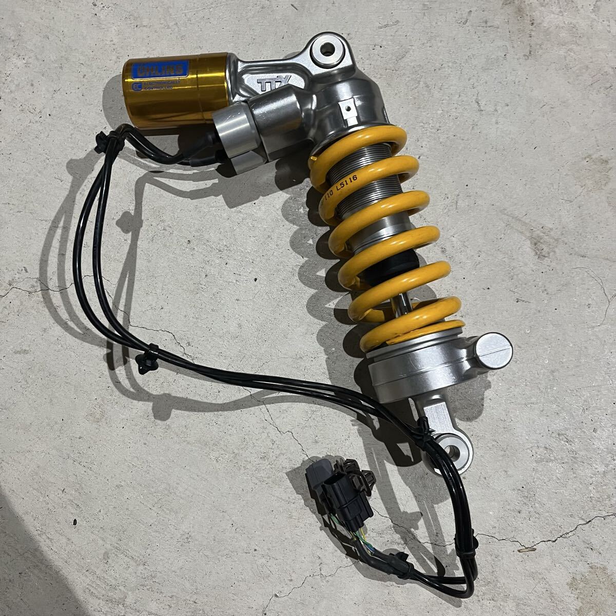 Yahoo!オークション -「cbr1000rr ohlins」の落札相場・落札価格