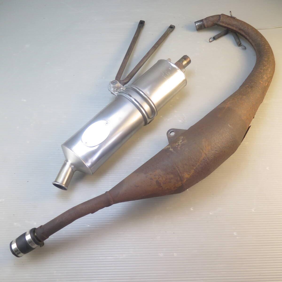 Yahoo!オークション -「アプリリア rs50 チャンバー」の落札相場・落札価格