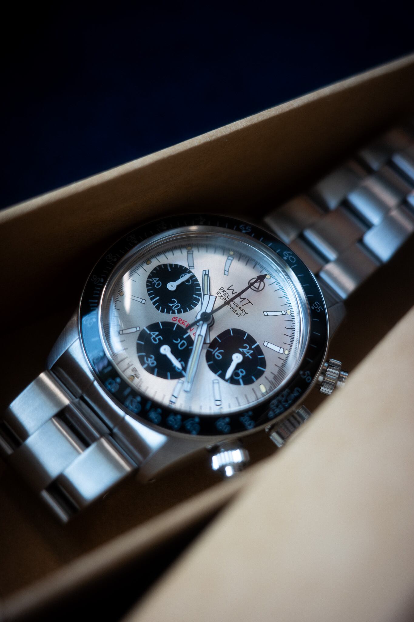 再販決定】手書きスタイルGP1プラベゼルクロノグラフ・シルバー