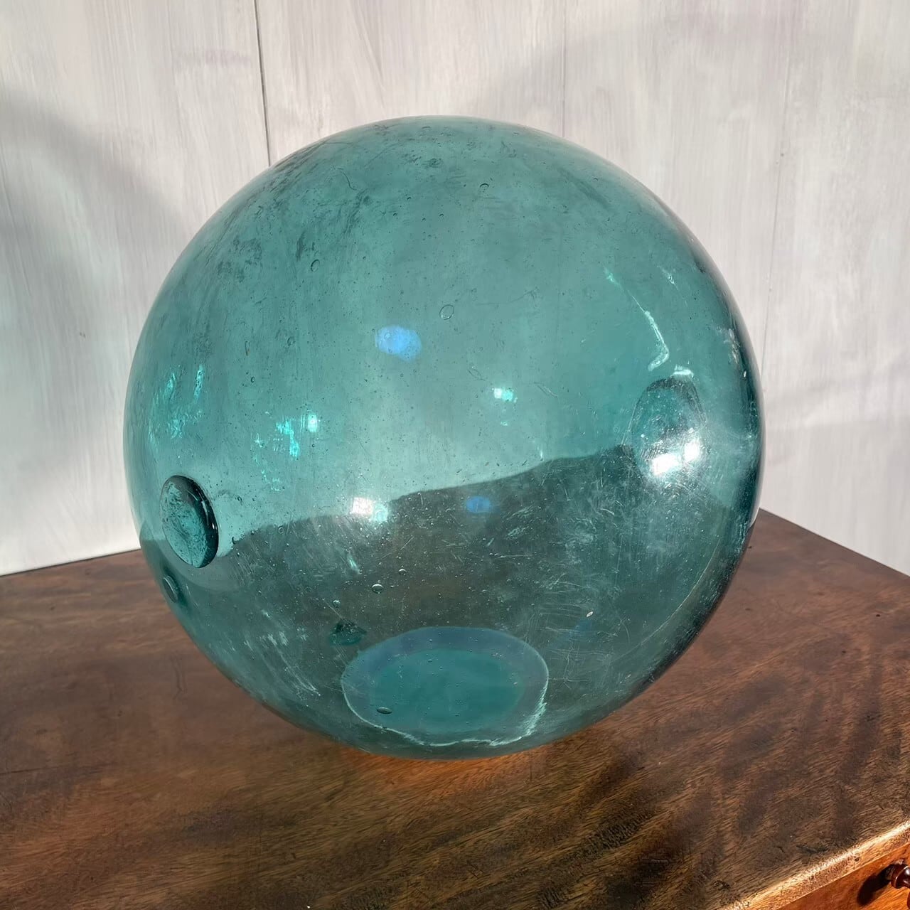 大きく綺麗なガラス玉 | meguri