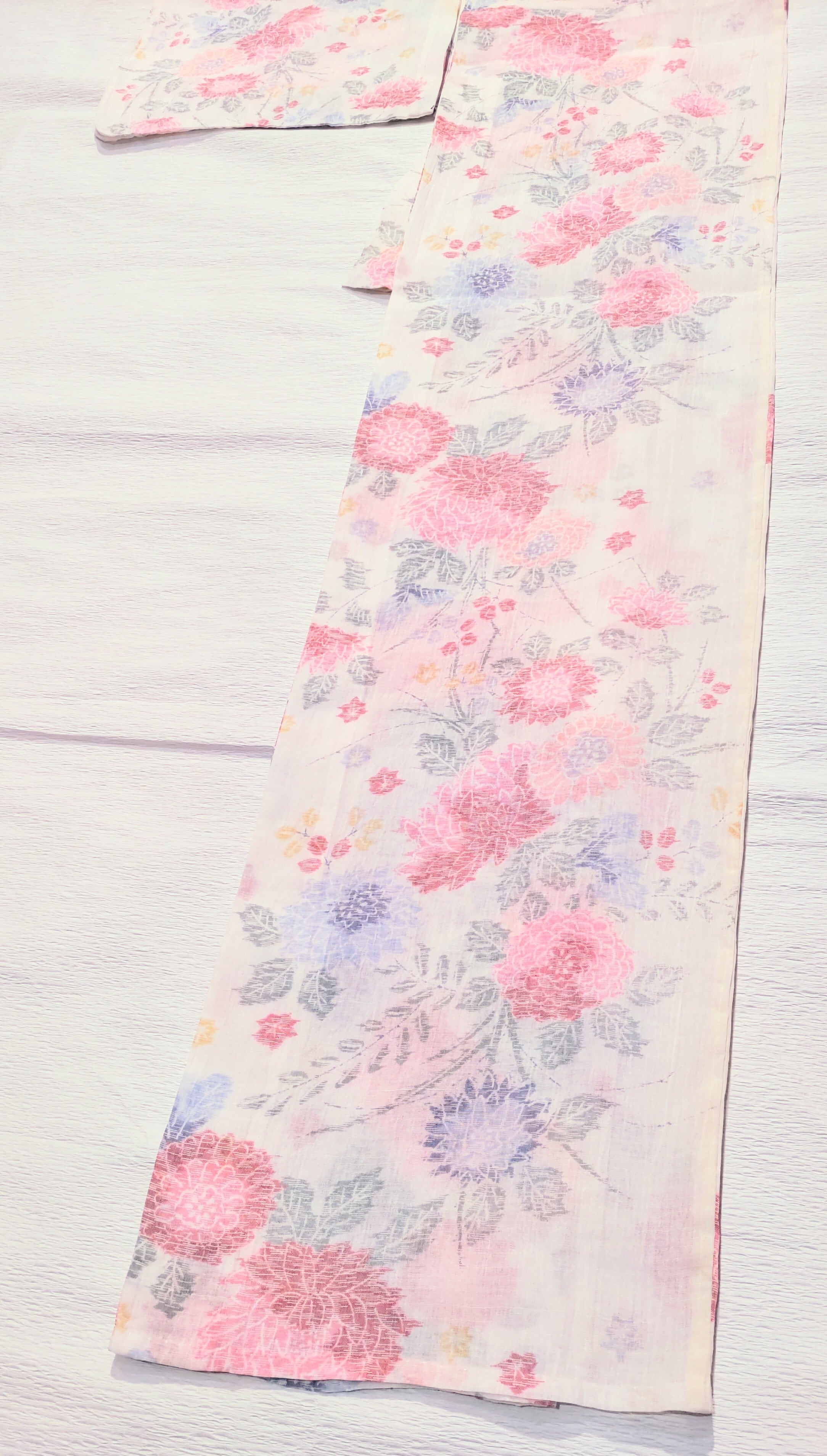 小千谷ちぢみ 白地にカラフルなお花柄 | リサイクル着物 菅野