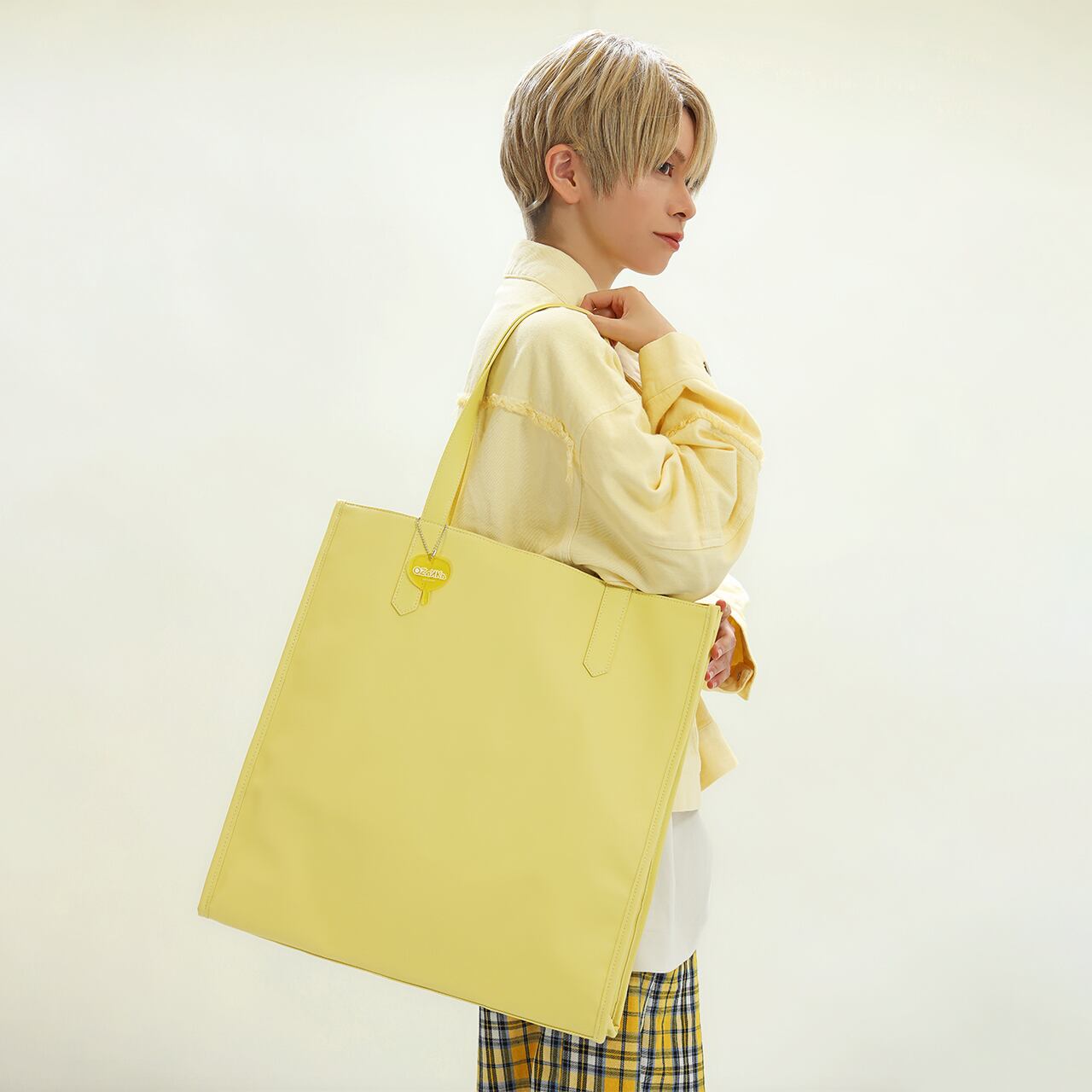 推しごと現場トート PU／ライトイエロー OTS-P-YL1 | OZaKKa（オザッカ