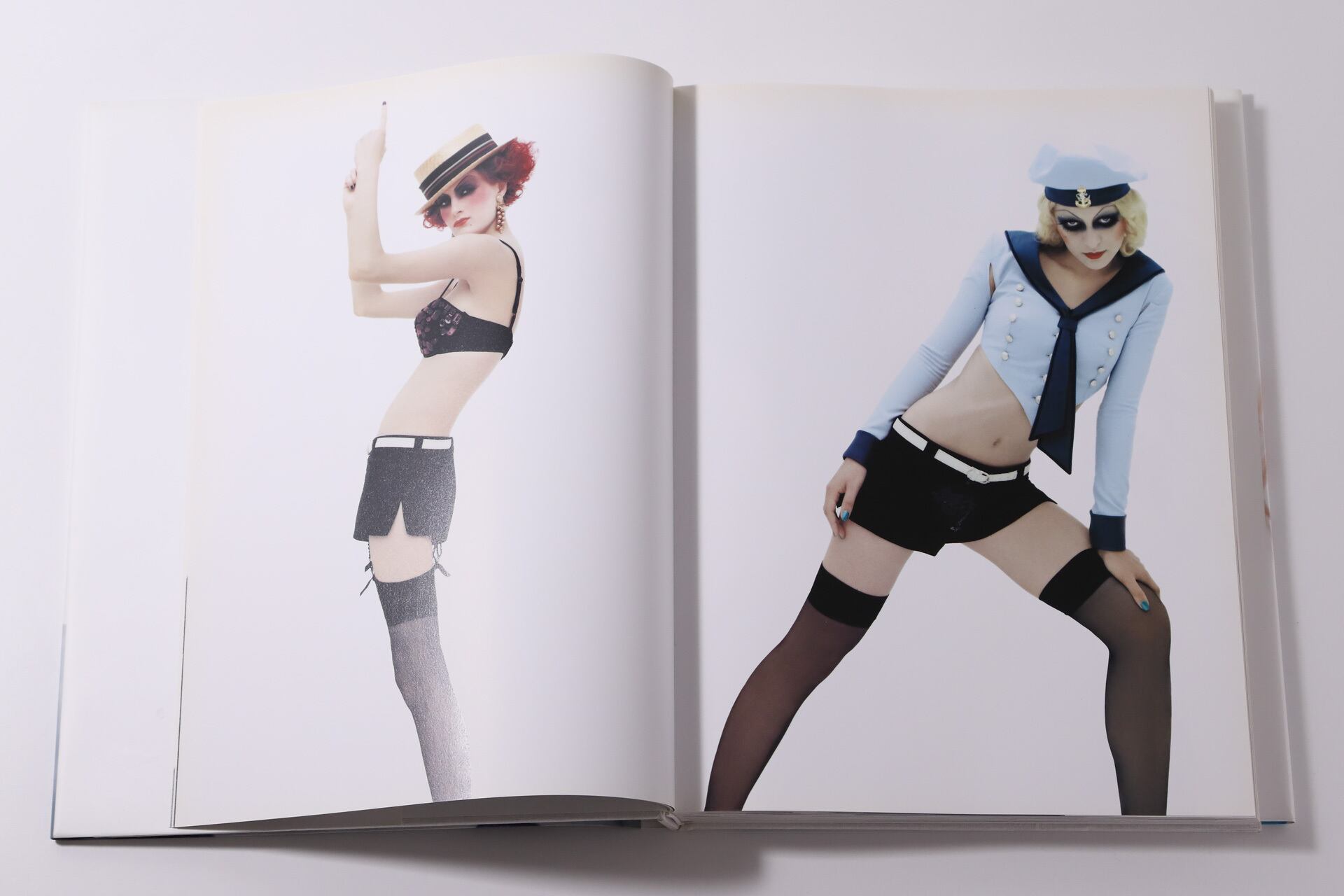 X-RAY / François Nars | CROSS_BOOKSHELF | VISIONAIRE（ヴィジョネア