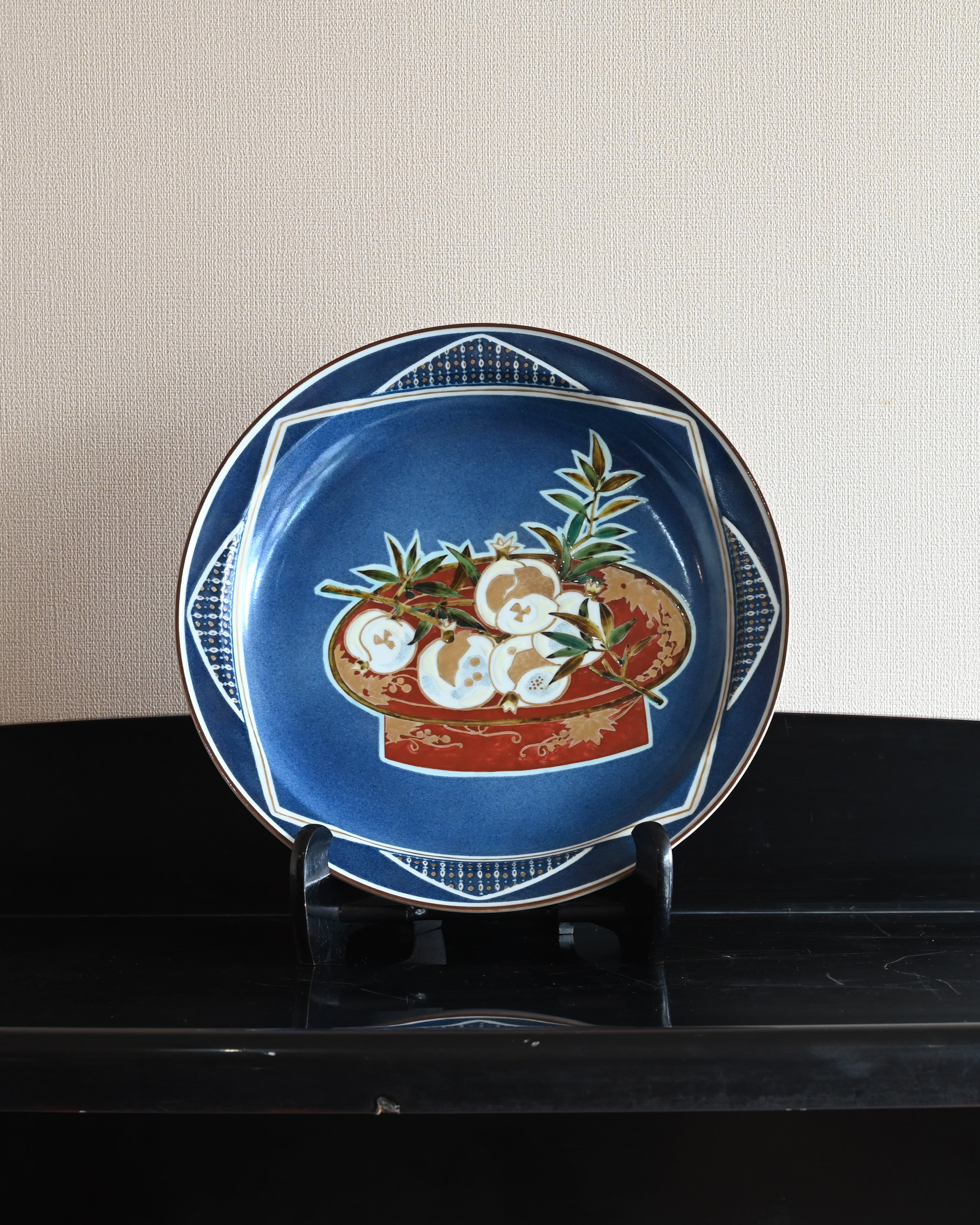 九谷焼飾皿 三代 上出喜山 | 古美術鍋谷 金沢 Nabetani Kanazawa