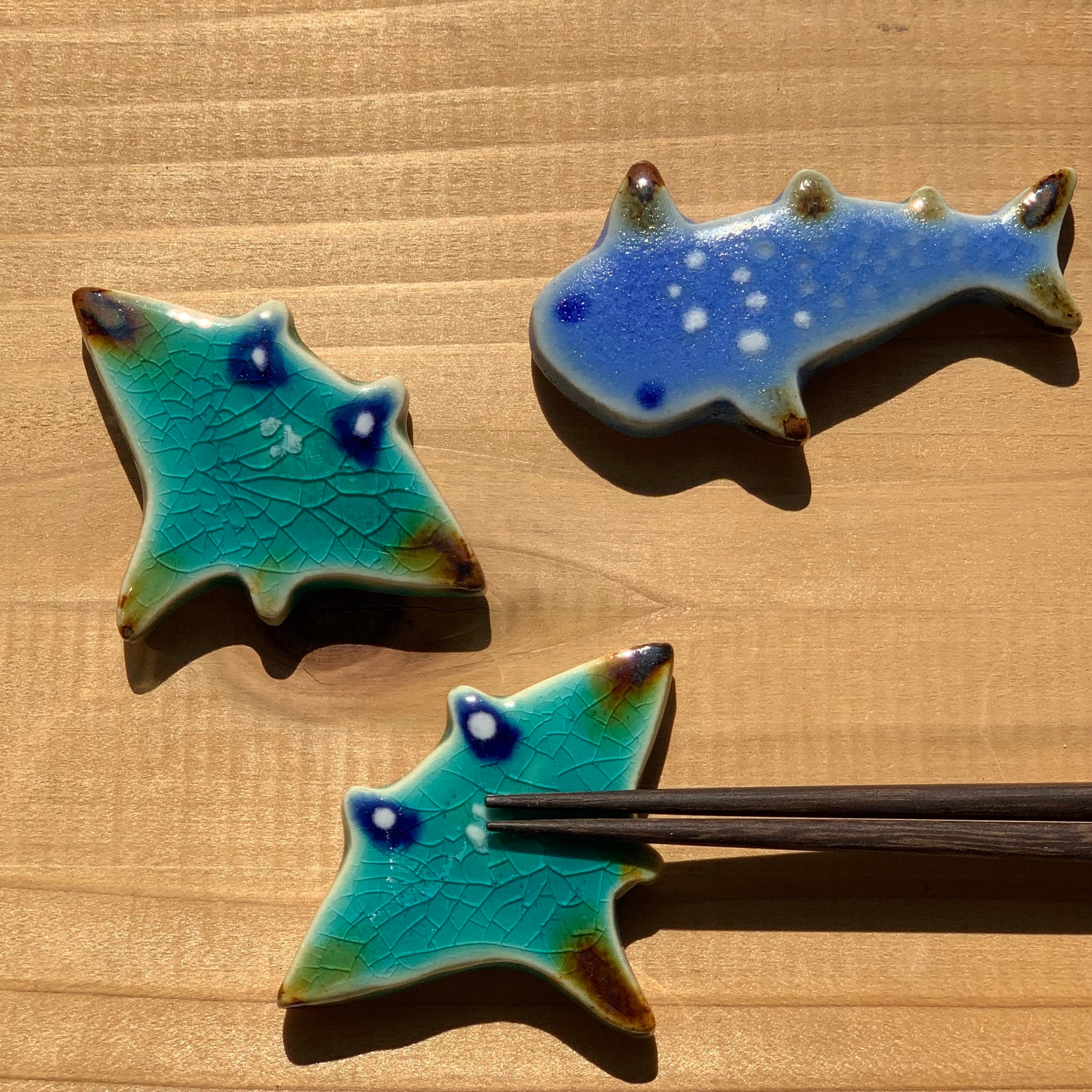 高江州陶磁器 箸置き マンタ/ジンベエザメ | マグとグラスとうつわのお