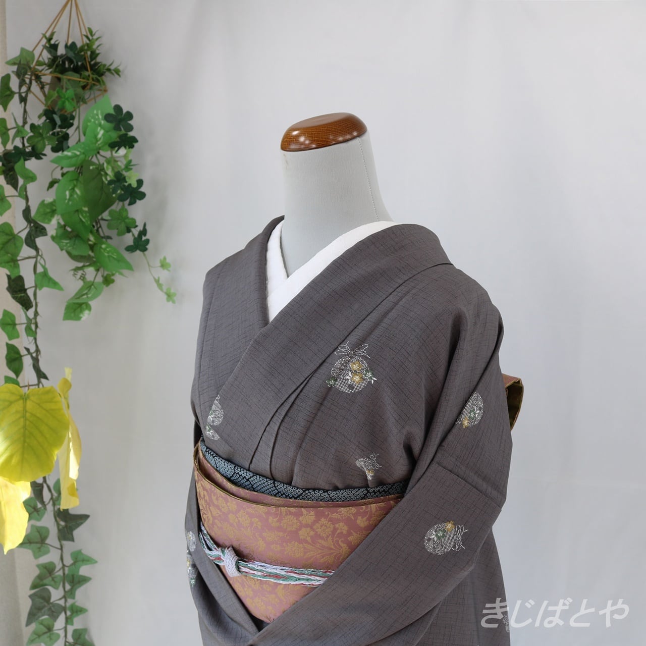 正絹 燻銀に鞠の飛び柄小紋 袷 | きじばとや
