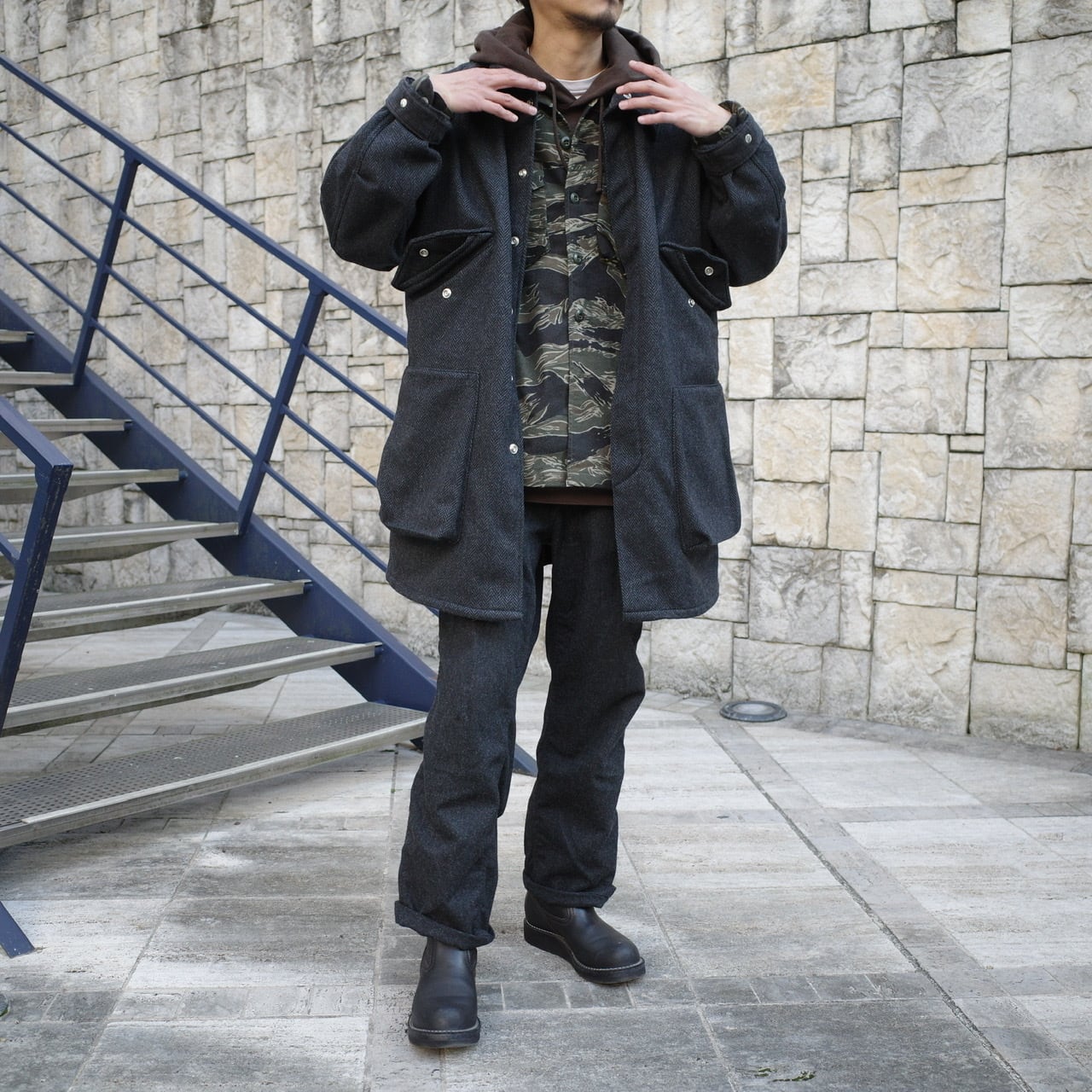 SASSAFRAS(ササフラス) / Digs Crew Tube Coat -Charcoal- | Signs