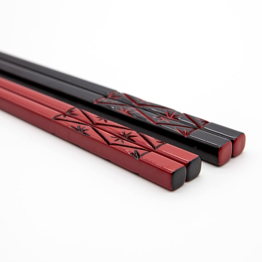 村上木彫堆朱 硬材 夫婦箸（菊地、四ツ目紋） | kendenten けんでんてん