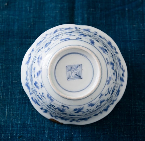 古伊万里 伊万里 染付 花唐草文 見込み五弁花 藍柿右衛門様式 藍柿 輪