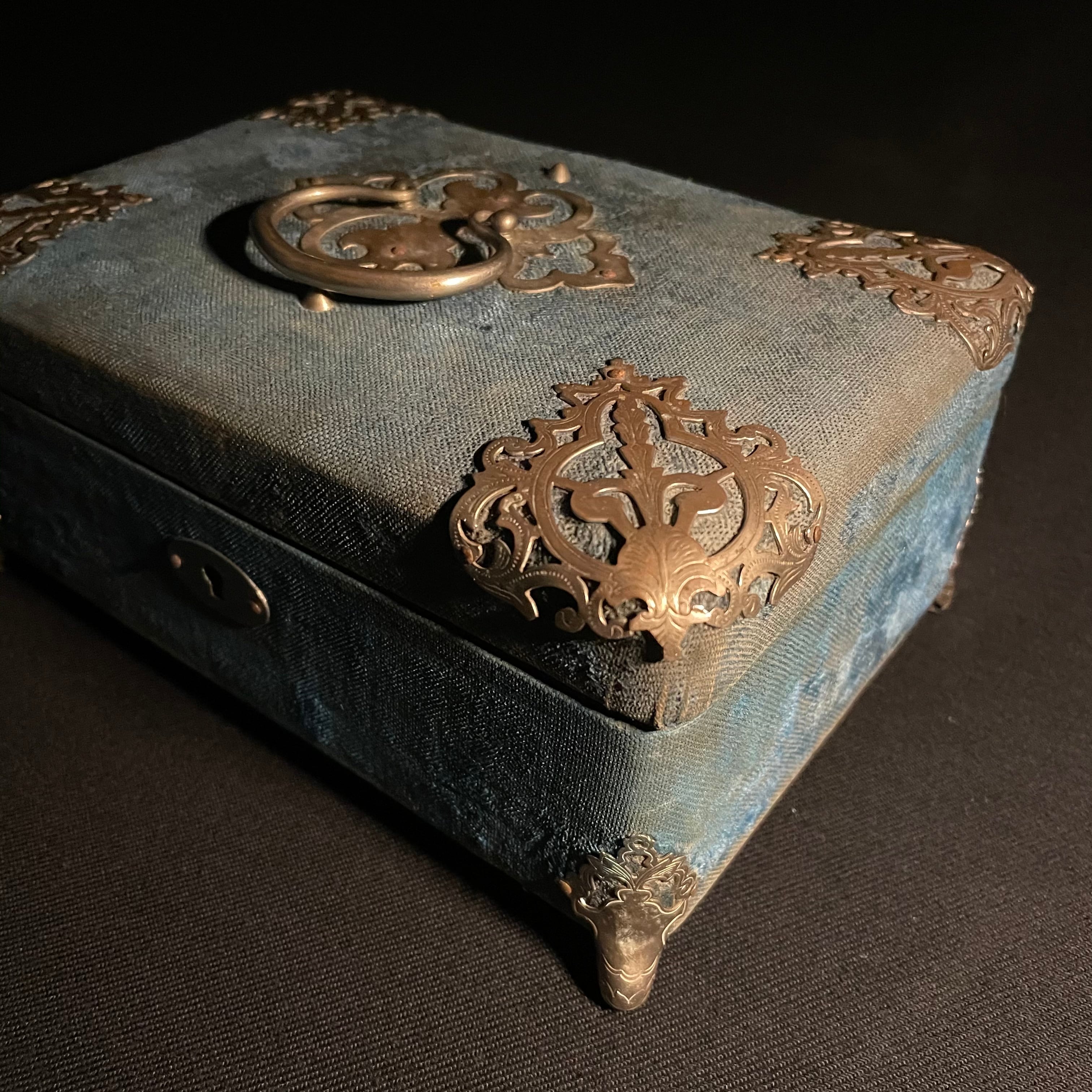 美麗な装飾の裁縫箱 | quelque jour（フランスアンティーク＆ブロカント）