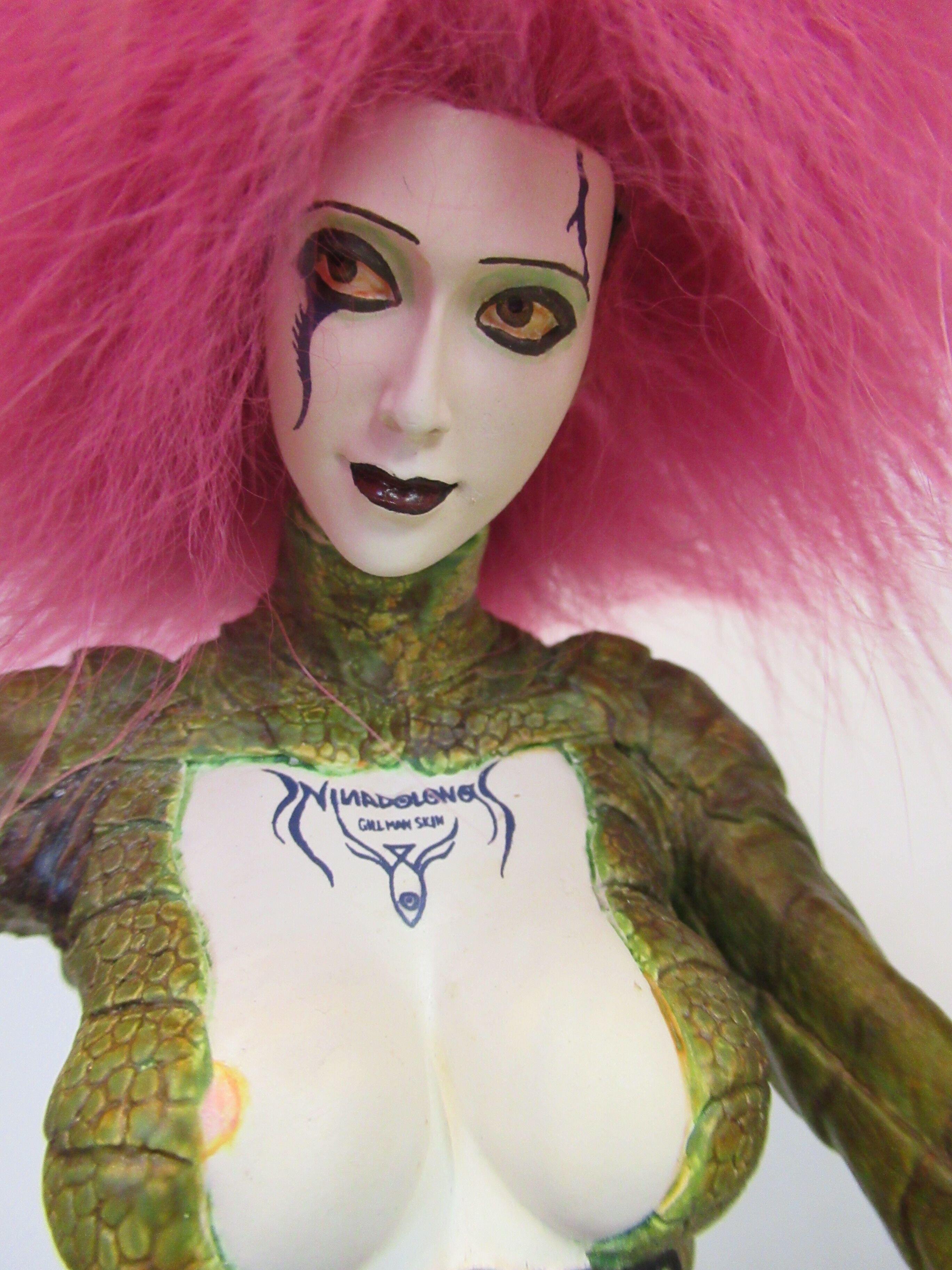 韮沢 靖 ニナ・ギルマン スタチュー | Papa's Favorite!