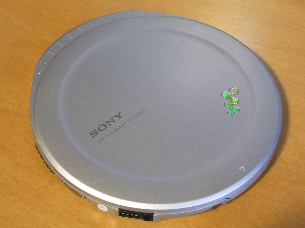 卓上オーディオ (Tabletop Audio): ポータブルCDプレイヤー(SONY D-EJ2000)