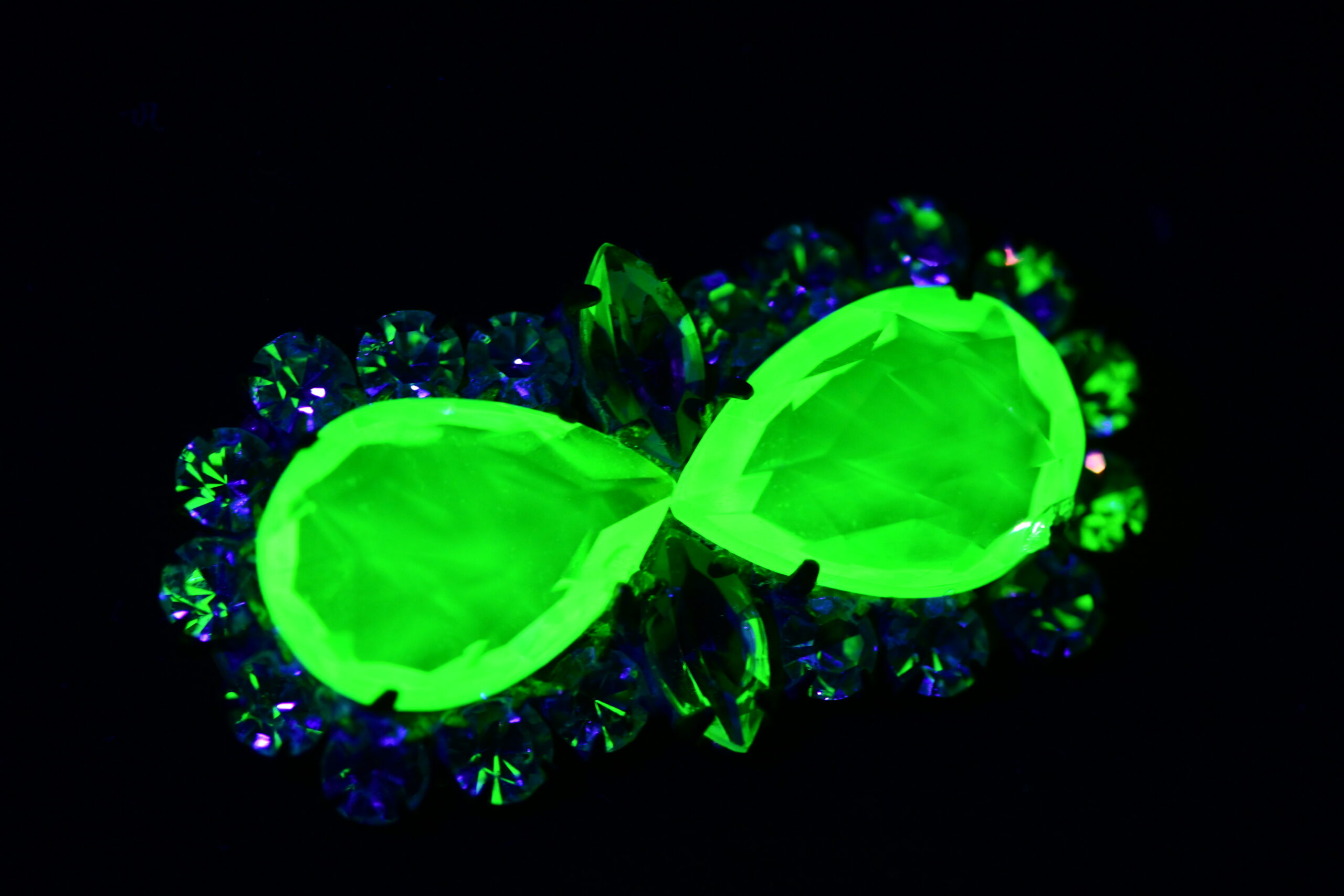 魅惑のウランガラスの世界 | 銀の備忘録