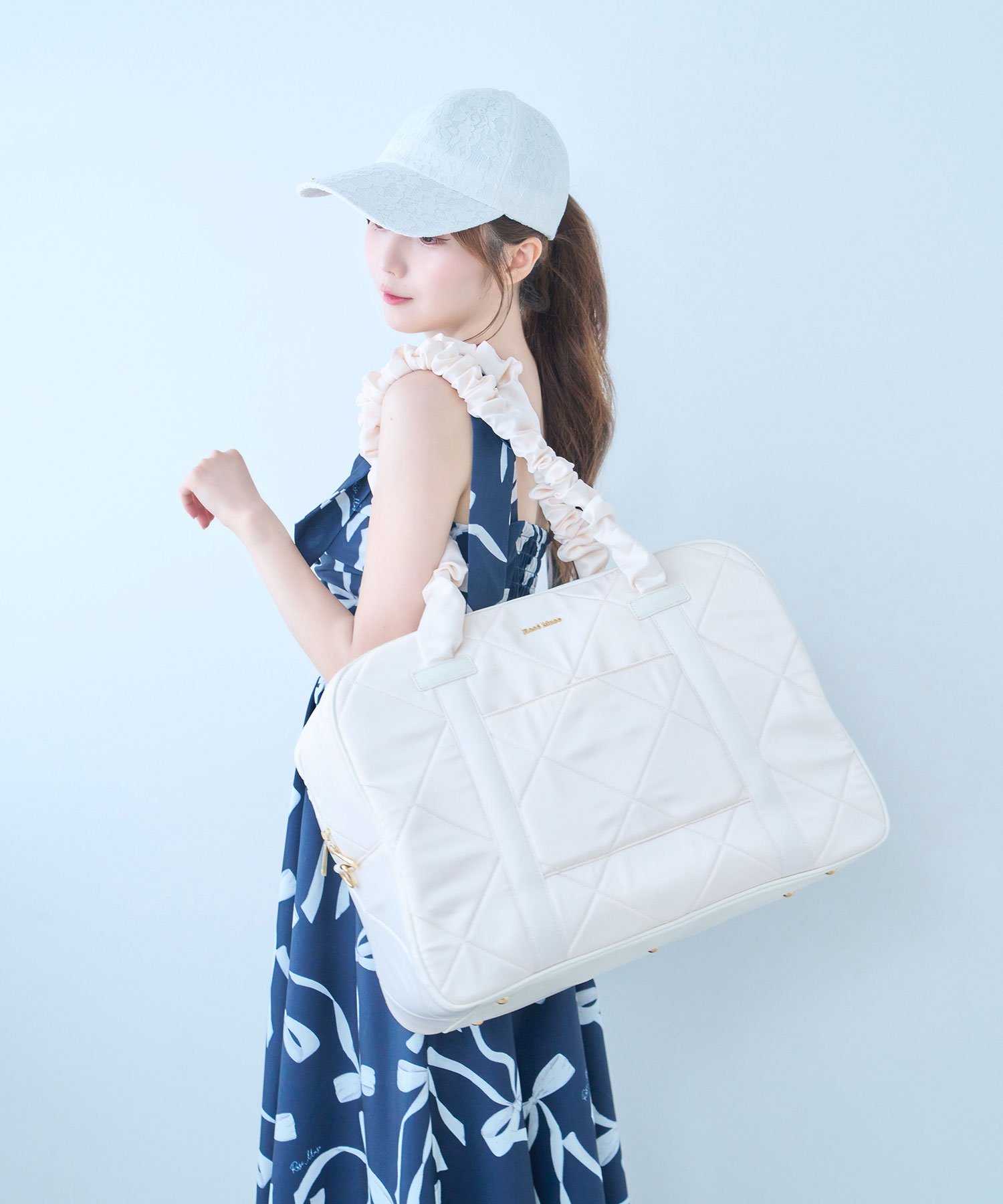 satin traveling boston bag – BUNNY APARTMENT