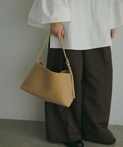 ETRE TOKYO（エトレトウキョウ）の「ナローショルダーランドスケープ