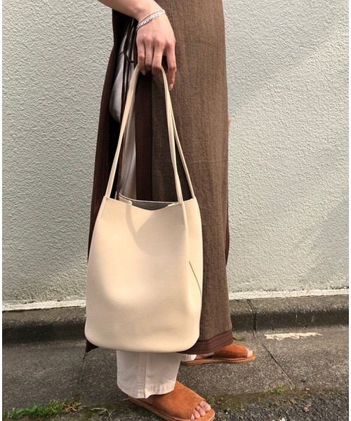 TODAYFUL（トゥデイフル）の「エコスエードショルダーバッグ