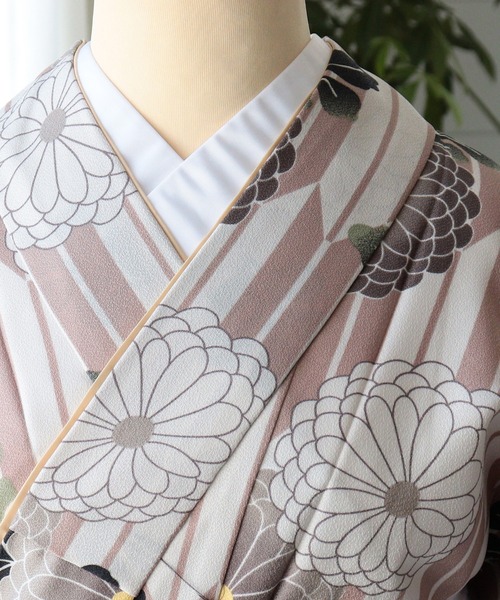 utatane（ウタタネ）の「袴セット ニコアンティーク 矢絣とグレー菊
