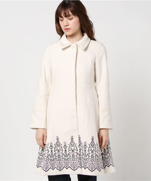 axes femme（アクシーズファム）の「オーナメント刺繍入りコート