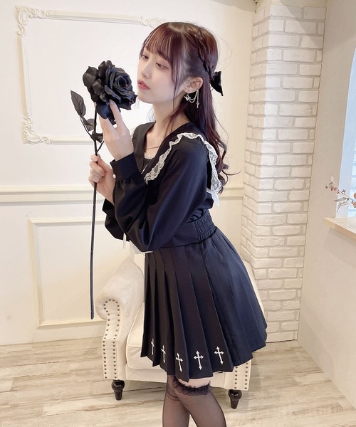 MA*RS（アメーバーマーズ）の「胸当て付きクロス刺繍セーラーブラウス