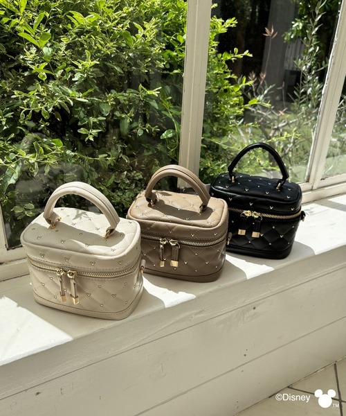 セール】【Disney】さりげなミッキー / キルティングミニポシェット