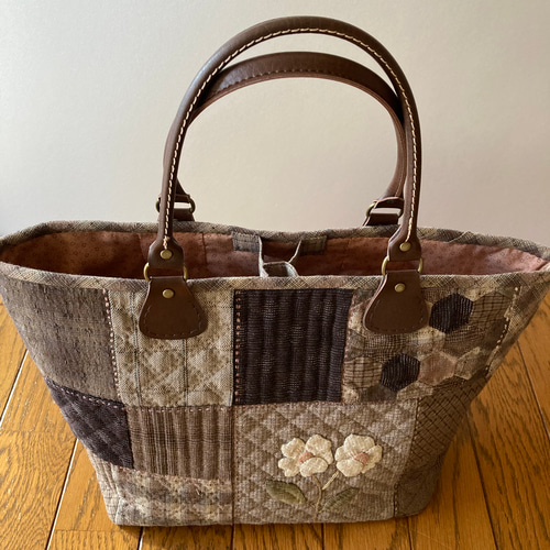 アップリケと刺繍のパッチワークキルトバッグ トートバッグ パッチ