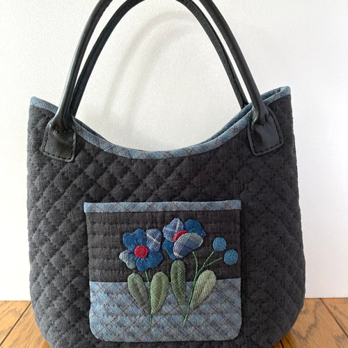 小さめパッチワークキルトバッグ アップリケ 刺繍 花 トートバッグ