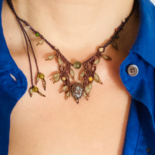 カラフルな木の実♡ナチュラルボルダーオパール マクラメネックレス 02