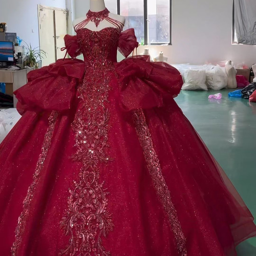 大人気上昇中！キラキラレース 赤 フレアスカート ホルターネック 袖