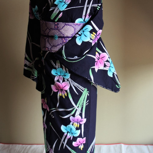 本藍染 菖蒲 正統派古典 内側からにじむ注染技法が大人の色香 裄68cm