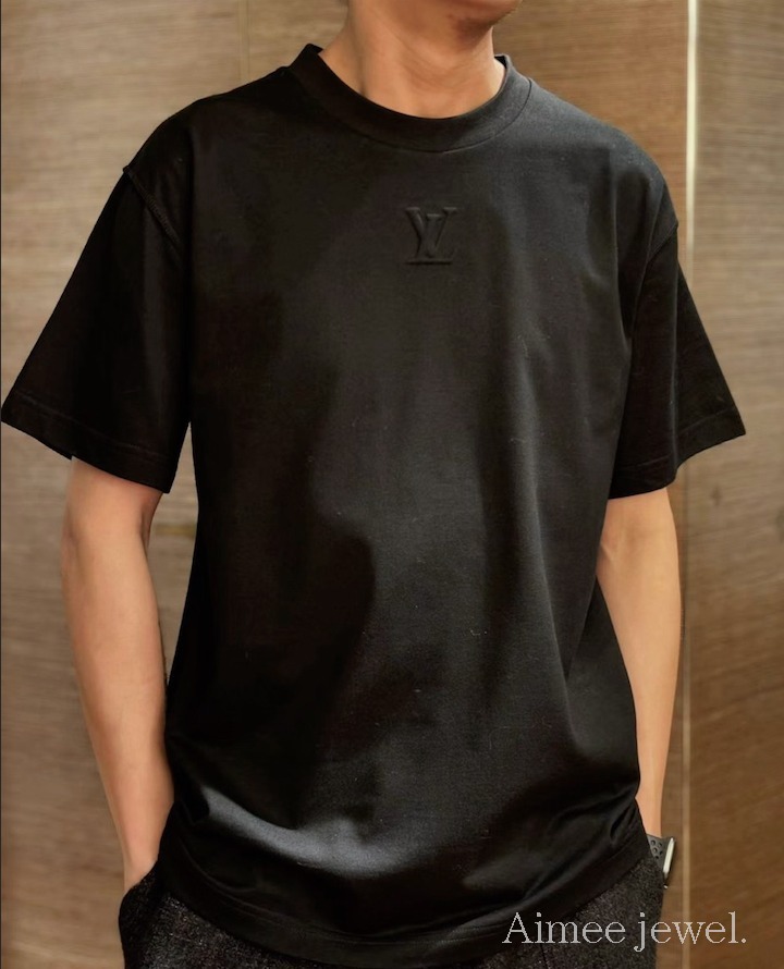 すぐ届く＊国内発送【Louis Vuitton】エンボスLV刺繍 Tシャツ (Louis
