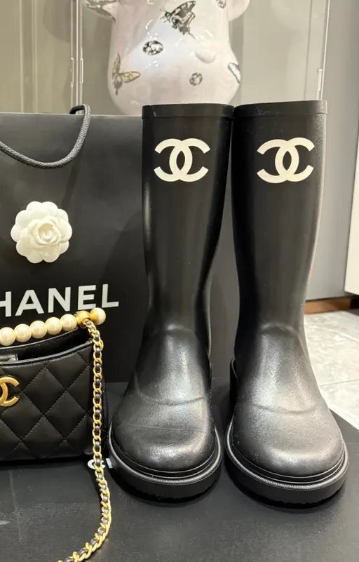 国内発送☆ビッグCCが可愛い☆【シャネル】ロングレインブーツ (CHANEL