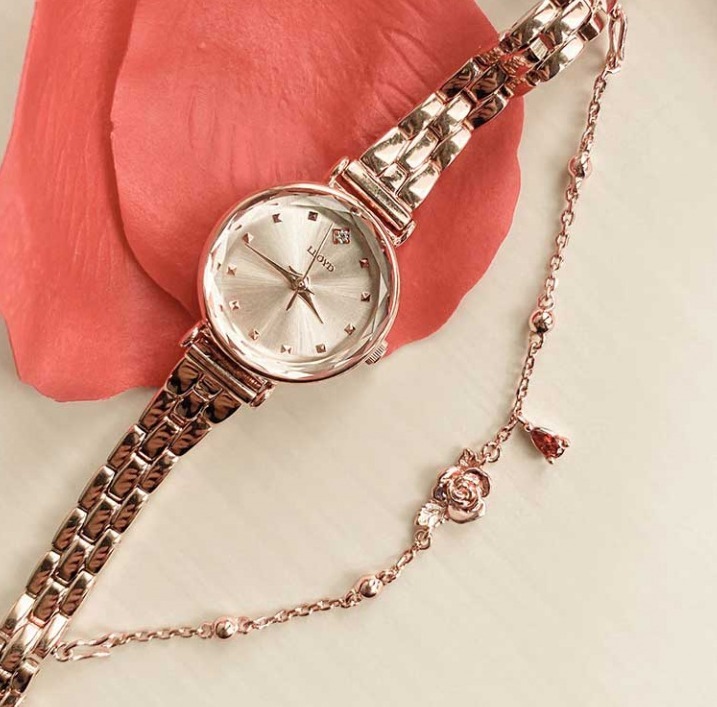 LLOYD x Disney] 韓国ブランド時計☆True Love Bracelet watch (LLOYD
