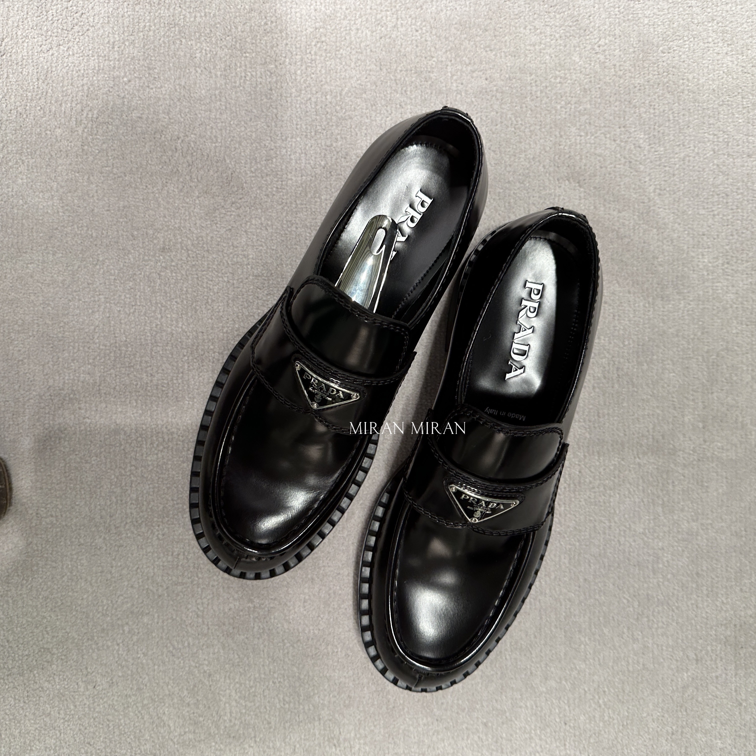 PRADA】プラダ チョコレート ブラッシュドレザー ローファー (PRADA