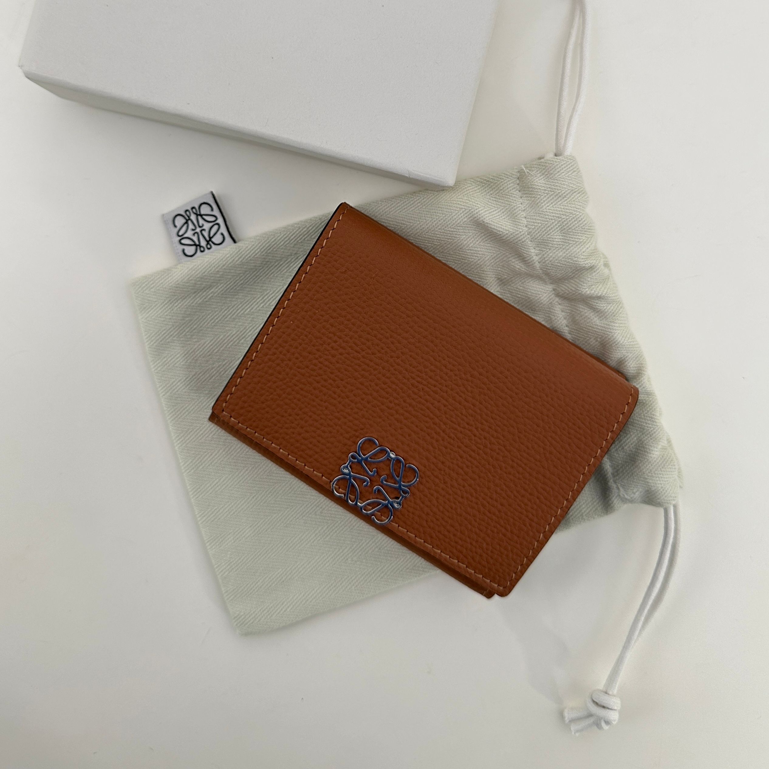 使いやすさ抜群でつい欲しくなる！LOEWE(ロエベ)の人気財布をご紹介