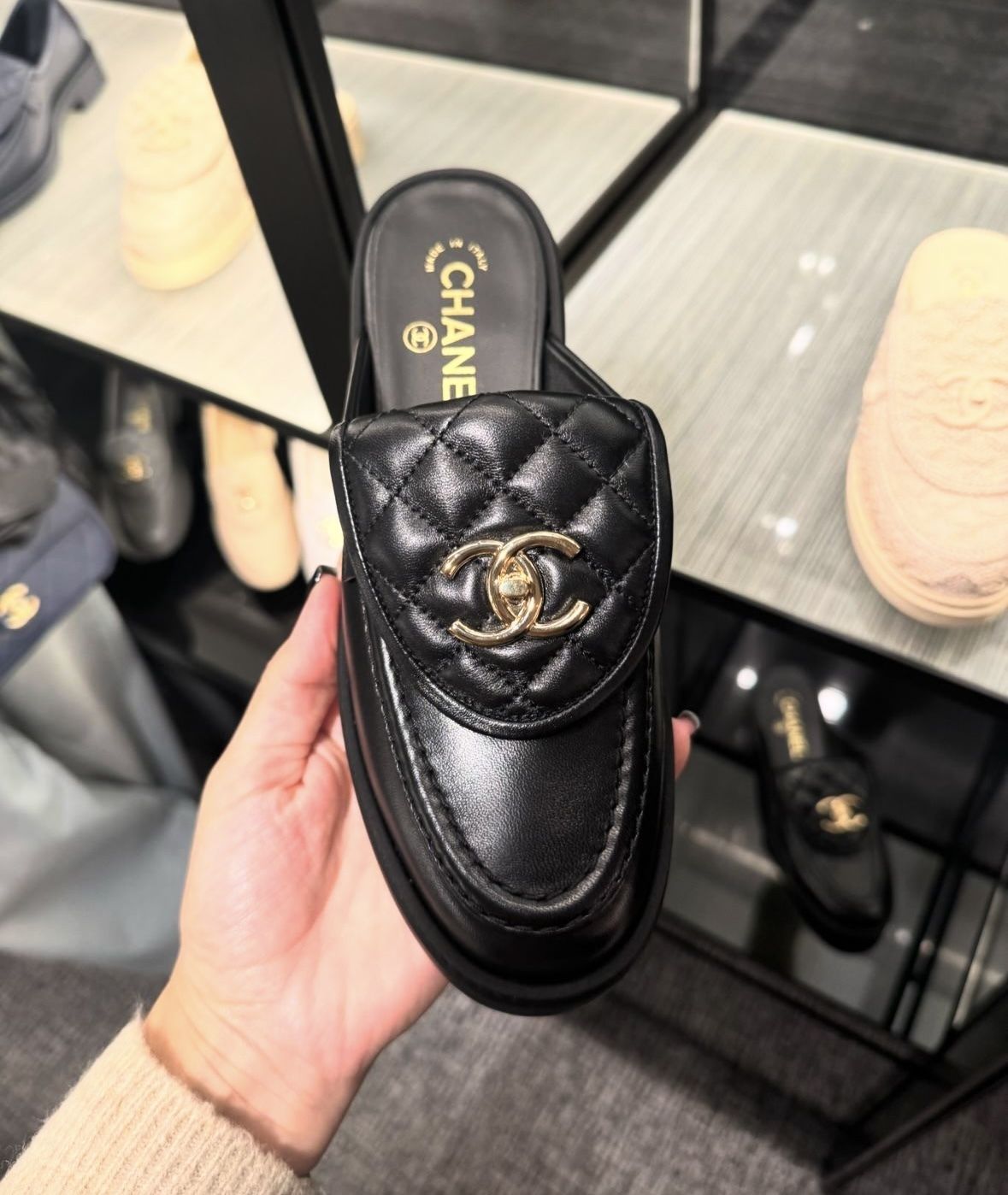 大注目♢こなれアイテム】CHANEL*ターンロック*ミュール (CHANEL