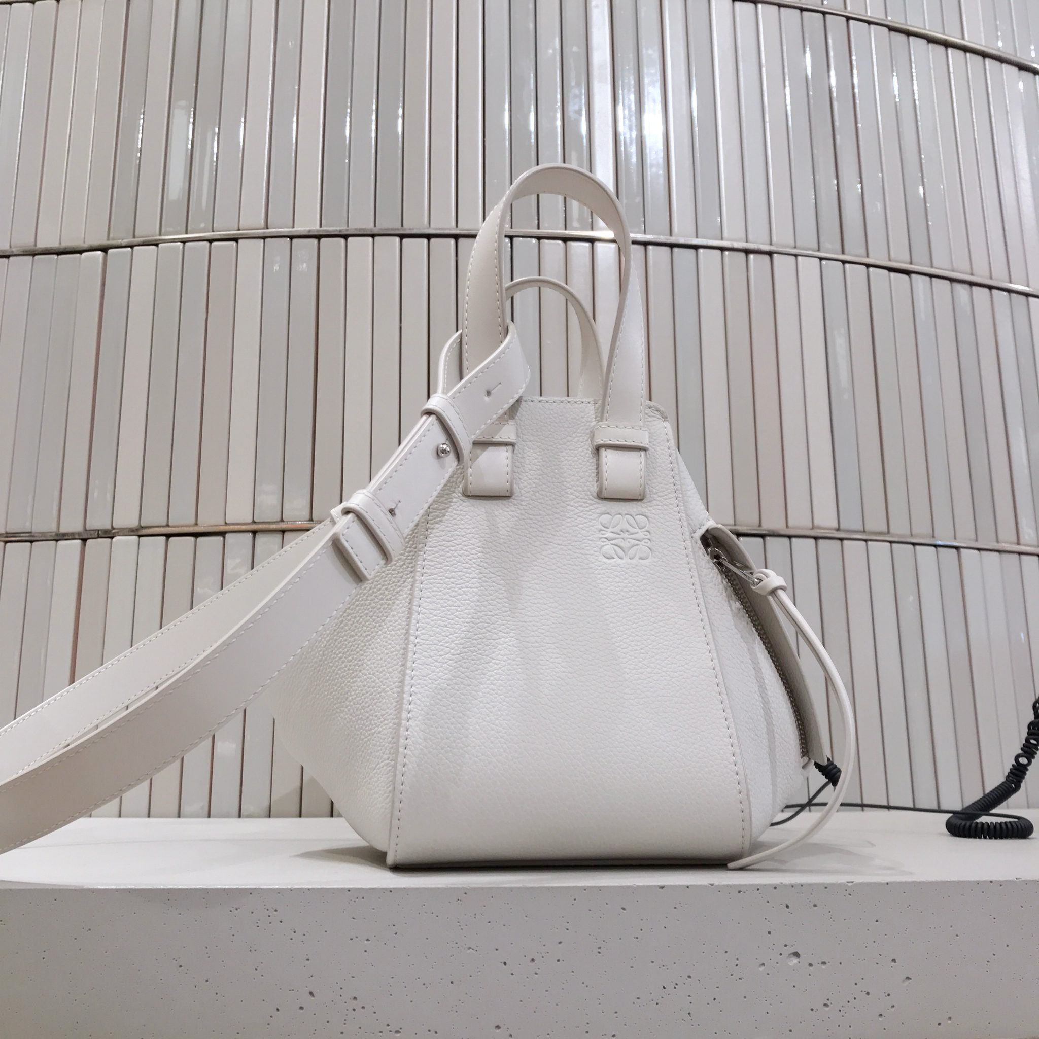 大人気♪】☆LOEWE☆ハンモックバッグ コンパクト (LOEWE/ハンドバッグ