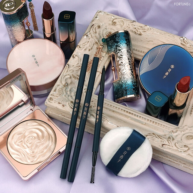 花西子（Florasis）がついに日本上陸！彫刻リップが話題の中国コスメ