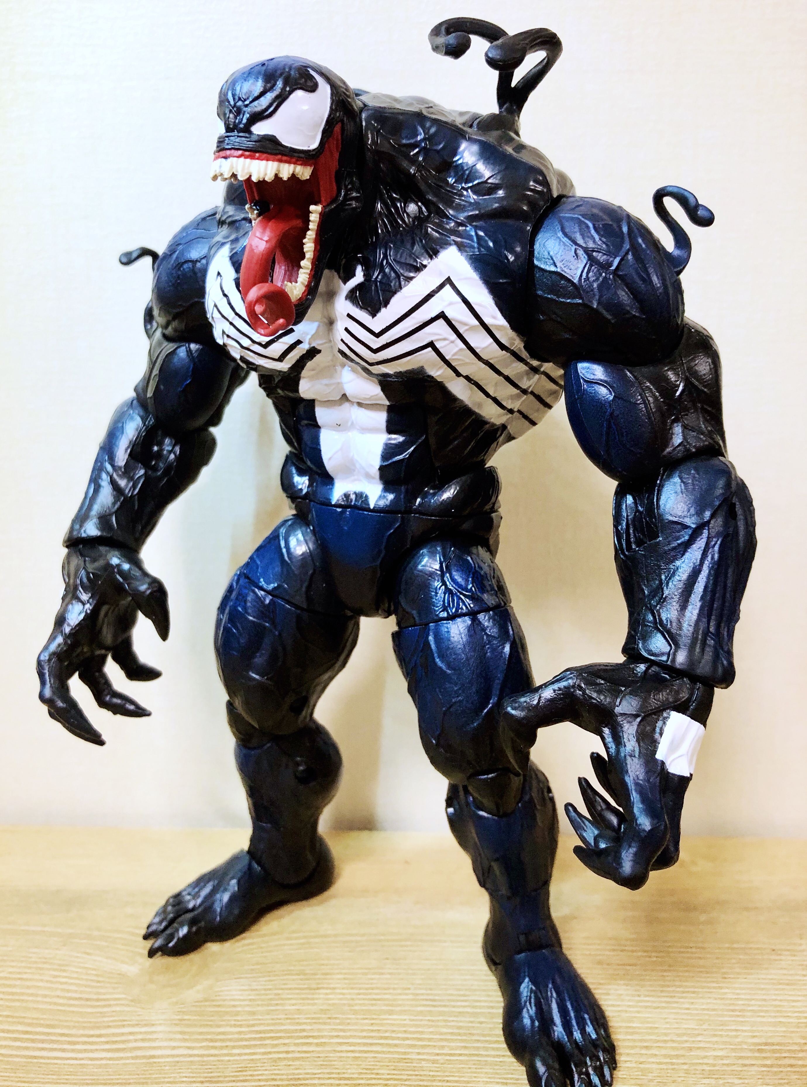 ハズブロ マーベルレジェンド ヴェノム デラックスフィギュア