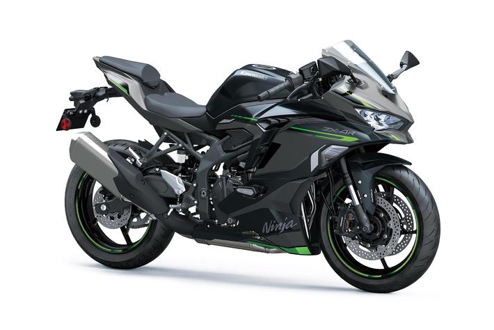 カワサキから「Ninja ZX-4R SE」「Ninja ZX-4RR KRT EDITION」新発売