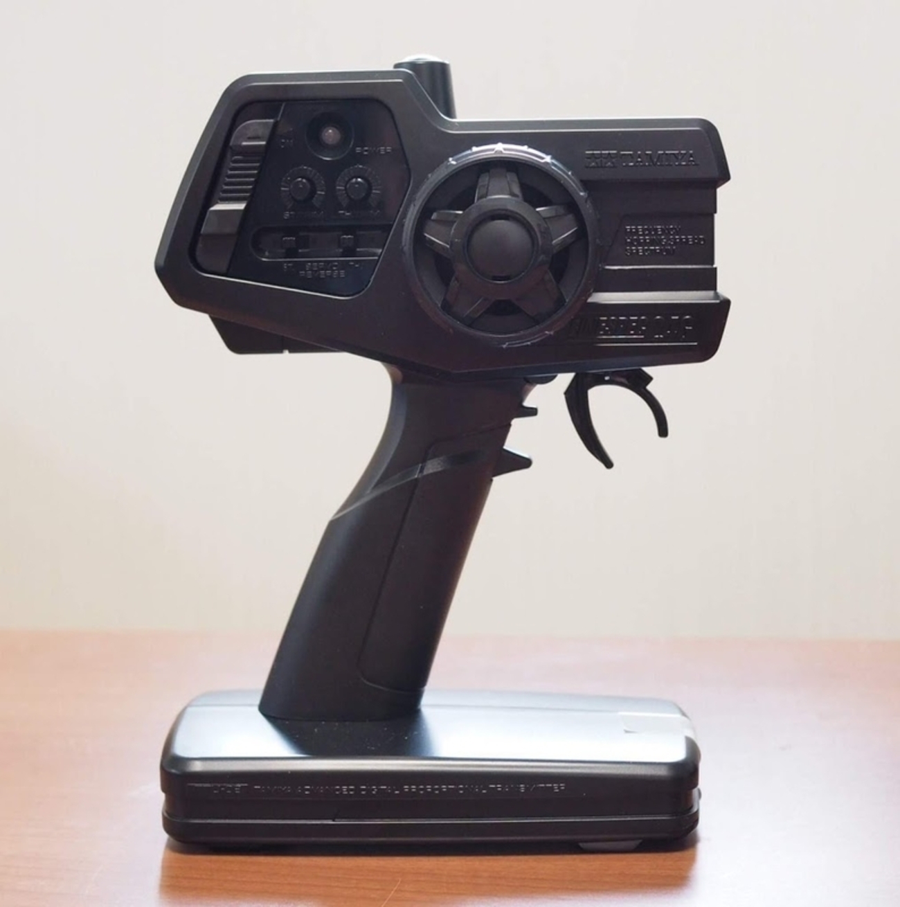 こんなに違うの!? タミヤのラジコンTT-02の操作感覚をサーボ、プロポを