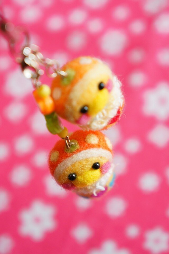 羊毛フェルト オレンジ着ぐるみぴよちゃん2連ストラップ☆ | iichi