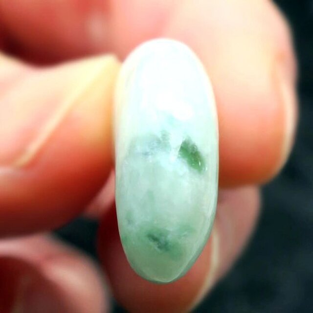 翡翠(ヒスイ) 勾玉 糸魚川ひすい 天然石 22mm 桐箱入り 日本製
