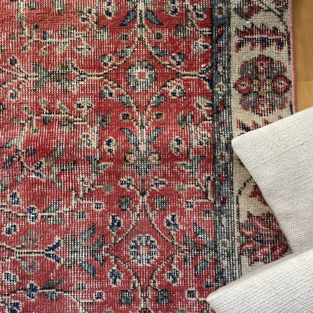 トルコヴィンテージラグ 107×207 アンティークレッド 草花ボタニカル