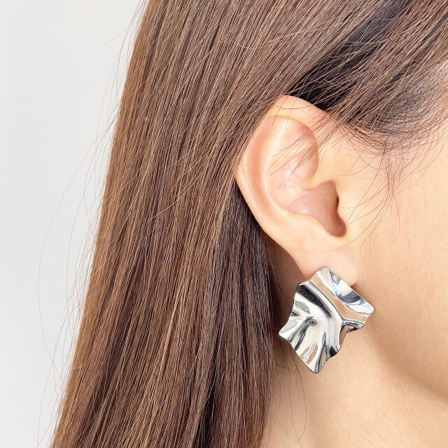 付けっぱなしOK！メタリックウェーブ サージカルステンレス シルバー