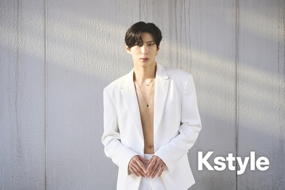 PHOTO】VIXX レオ、セクシーな衣装も話題「きっとイイと思っていると