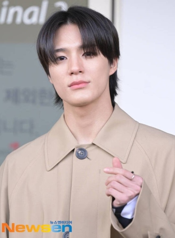 NCT ジェノ、2度目のコロナ感染…SMが発表「スケジュールは延期する