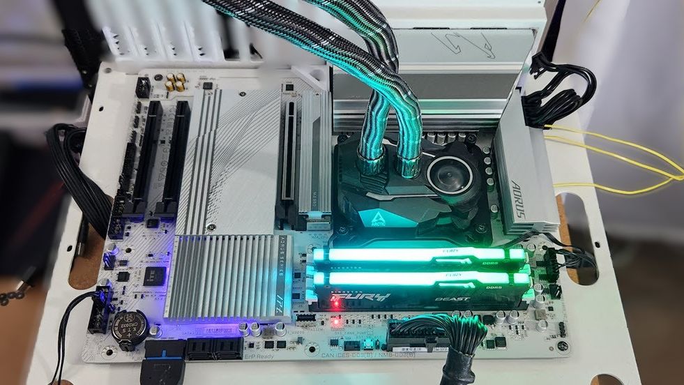 Gigabyte B650 Aorus Elite AX Ice Motherboard Review: Icy, a bit