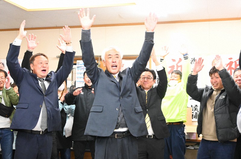 現職と新人が得票同数…くじ引きで元市議が市長に初当選 茨城・神栖